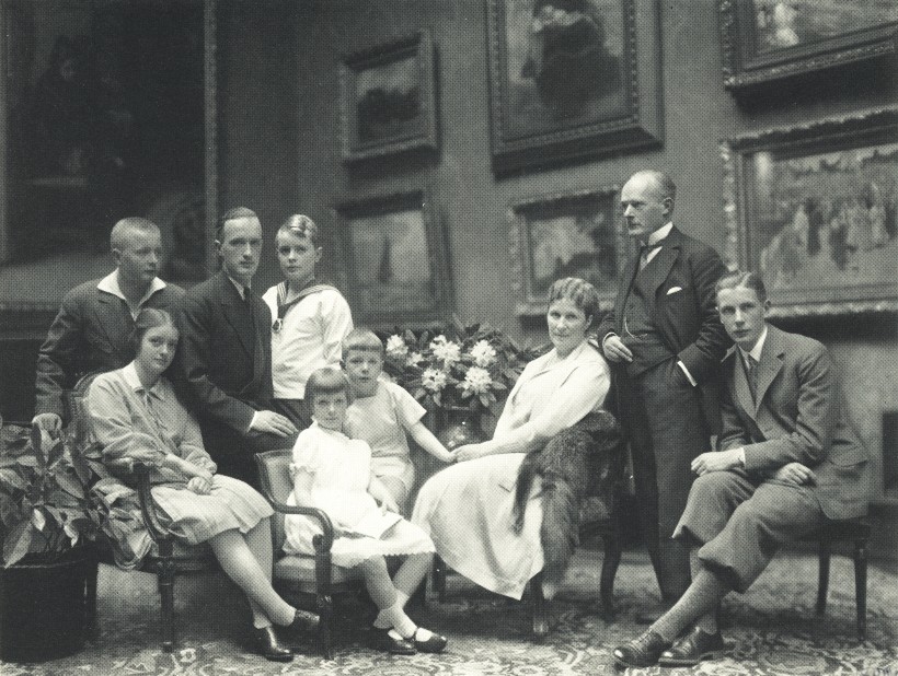 Gustav und Bertha Krupp von Bohlen und Halbach mit ihren Kindern, 1928; Creative Commons CC0 1.0 Universal Public Domain Dedication